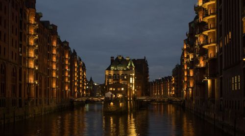 Hamburgas, Miestas, Naktis, Žibintai, Naktinė Fotografija, Ilga Ekspozicija, Speicherstadt, Vanduo