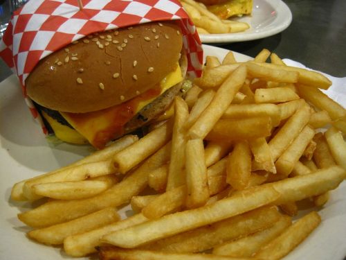 Mėsainis, Cheeseburger, Mesainis, Bulvytės, Skrudintos Bulvės, Greitas Maistas, Nesveikas Maistas, Mcdonalds