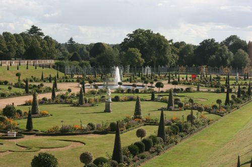 Hampton Court, Sodai, Rafinuotumas, Rūmai, Simetrija, Sodininkystė, Storas, Anglija