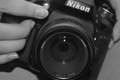 Ranka, Fotoaparatas, Nikon