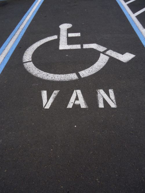 Neįgalieji,  Automobilių Stovėjimo Aikštelė,  Erdvė,  Van,  Neįgalus,  Simbolis,  Neįgaliųjų Vežimėlis,  Žmonės,  Vyras,  Moteris,  Prieinama,  Neįgaliųjų Automobilių Stovėjimo Vieta