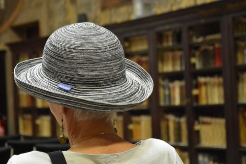 Skrybėlę, Biblioteka, Atgal, Bolonija, Italy, Moterys