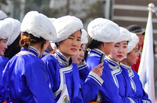 Skrybėlę, Balta, Mėlynas, Moterys, Mongolija, Kostiumas, Tradicinis, Paradas, Mergaitės, Uniforma, Laimingas, Šventė, Žmonės, Mada, Jaunas, Šventė
