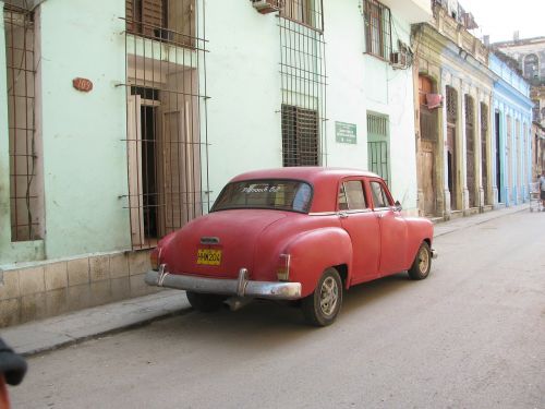 Havana, Kuba, Senas Automobilis, Raudona