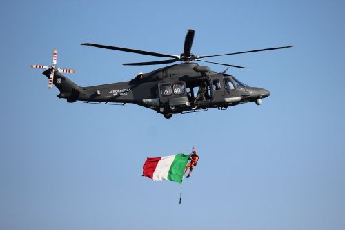 Sraigtasparnis, Italy, Paramedicinos, Patrola
