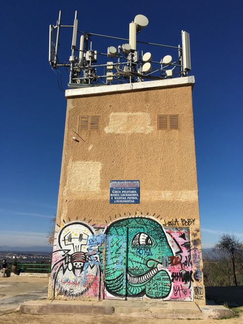 Kalvos Kulkos Ir Proto, Grafiti, Antenos, Gatvės Menas, Bokštas, Madride, Ispanija