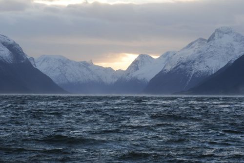 Hjørundfjorden, Storfjorden, Žiema