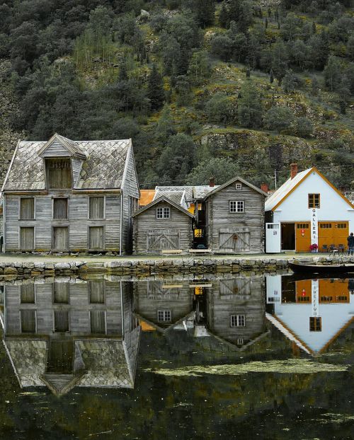 Namai, Ežeras, Veidrodis