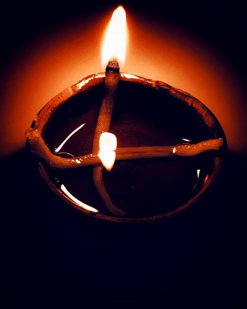 Šviesos Viltis, Ifonografija, Diwali Diya