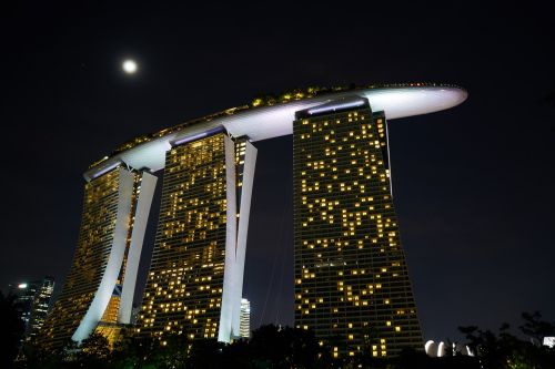 Viešbutis, Dangoraižis, Singapūras, Naktis, Žibintai, Miestas, Šiuolaikinis, Šiuolaikiška, Architektūra, Marina Bay Smėliai, Kelionė