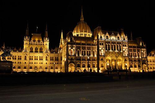 Namas,  Naktis,  Budapeštas