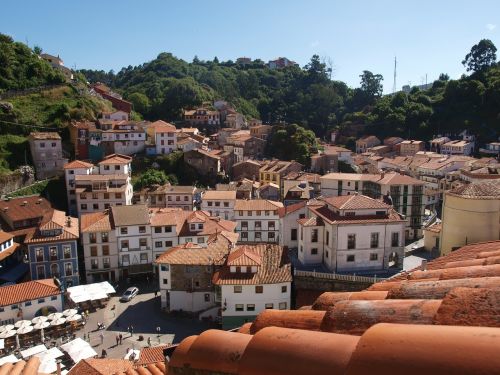 Namai, Cudillero Asturias, Miestas, Žmonės