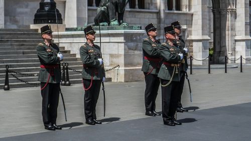Vengrija, Budapest, Parlamentas, Apsauga, Armija, Kareiviai, Ceremonija