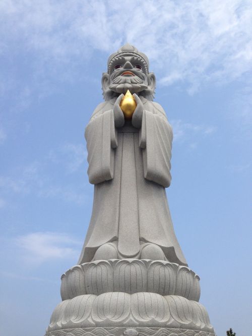 Hyuhyuam, Buda, Dangus, Statula