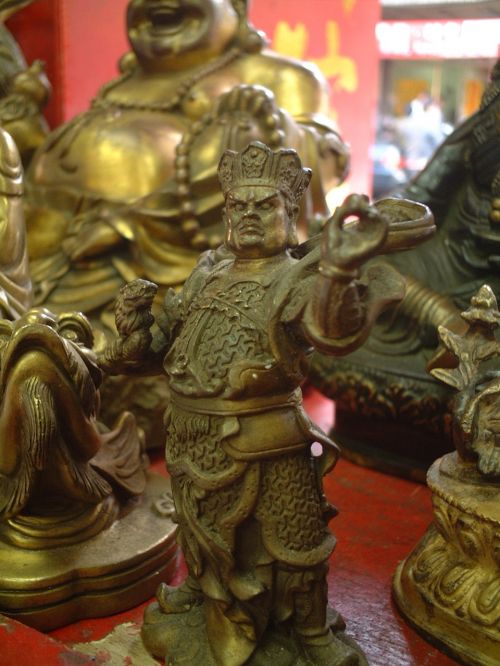 Idolas, Amatai, Bronzos Statula