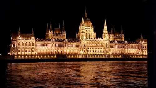 Imperijos Sostinės, Budapest, Parlamentas