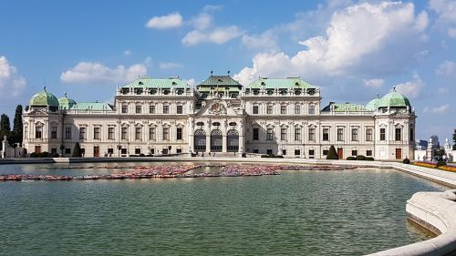 Imperijos Sostinės, Vienna, Rūmai