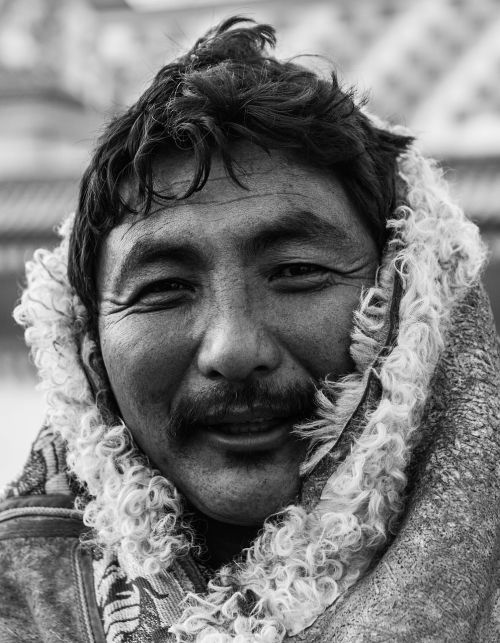 Ganano Prefektūroje, Tibetiečiai, Eskizas, Naudokite Kableliais Atskirtus