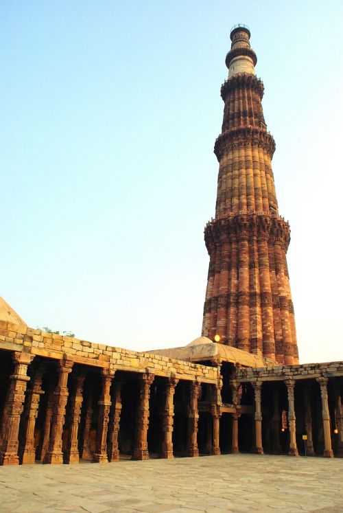 Indija, Delhi, Mečetė, Architektūra, Stulpeliai