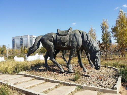 Vidinė Mongolija, Jingkiseukan, Čengis Khanas, Statula