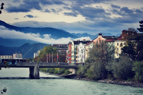 Innsbruck, Austria, Miestas, Miesto Panorama, Alpės, Miestas, Europietis, Mėlynas, Alpes, Alpių, Debesys, Kalnai, Kalnas, Upė, Turizmas