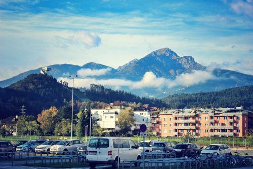 Innsbruck, Austria, Miestas, Miesto Panorama, Alpės, Miestas, Europietis, Mėlynas, Alpes, Alpių, Debesys, Kalnai, Upė, Turizmas