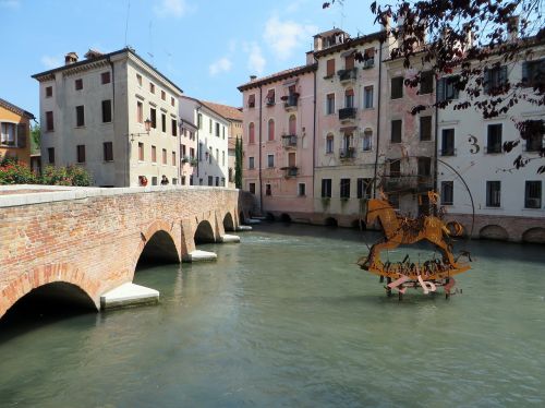 Italy, Treviso, Upė, Tiltas, Kanalas, Vandens Telkiniai, Statula, Modernus Menas
