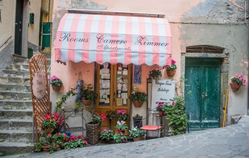 Italy, Cinque Terre, Laikyti Priekyje, Tentai, Gėlės, Parduotuvė, Pastatas, Fasadas, Architektūra, Vaizdingas, Patrauklus, Pasveikinti