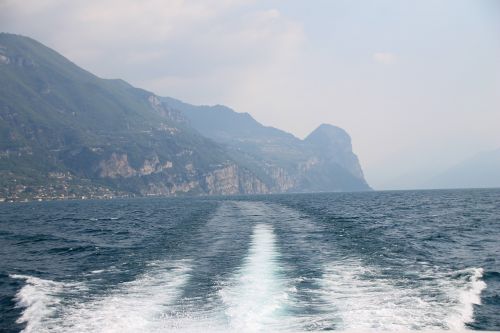 Italy, Garda, Vanduo, Kelionė Laivu, Limone-Sul-Garda, Ežero Vaizdas, Gamta, Šventė, Kalnai, Kraštovaizdis, Ežeras