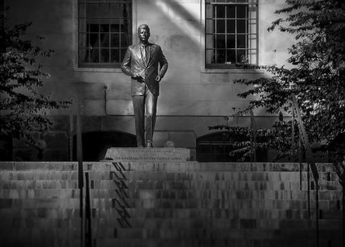 J F Kennedy, Bostonas, Statula