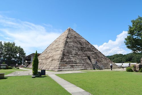 Japonija, Gifu Prefektūra, Nakatsugawa Miestas, Hiroshi 石 館, Kosmoso Muziejus, Piramidės Aikštė, Piramidės Labirintas