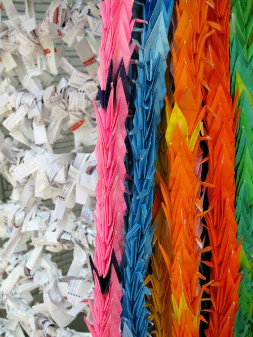 Japonija, Tūkst. Origami Kranų, Patikrinkite Popierių