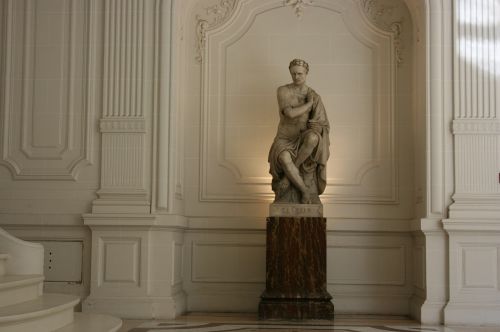 Julijus Cezaris, Romėnų Imperatorius, Skulptūra