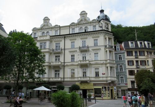 Karlovy Variuosi, Viešbutis, Bokštas