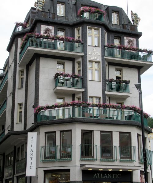 Karlovy Variuosi, Viešbutis, Balkonai