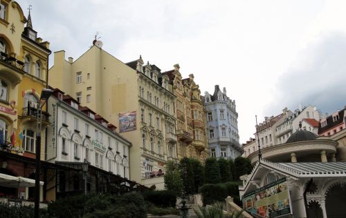 Karlovy Variuosi, Viešbučiai, Langai