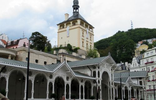 Karlovy Variuosi, Pavėsinė, Kalnas, Bokštas