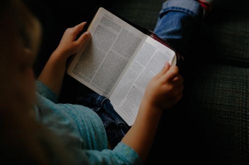 Vaikas, Mergaitė, Vaikas, Skaitymas, Knyga, Biblija