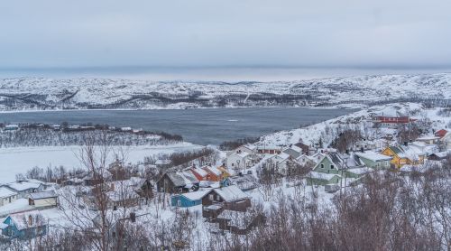 Kirkenes, Norvegija, Kalnai, Architektūra, Kraštovaizdis, Sniegas, Gamta, Žiema, Skandinavija, Europa, Turizmas, Saulėlydis, Dangus, Lauke, Vaizdingas, Peizažas, Vanduo, Panorama