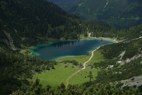 Ežeras, Kalnai, Alpių