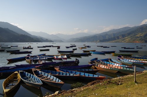 Ežeras,  Valtys,  Pokhara,  Nepalas