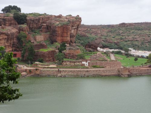 Ežeras, Agasthya Ežeras, Agastya, Akmenys, Uolos, Smiltainis, Badami, Karnataka, Indija