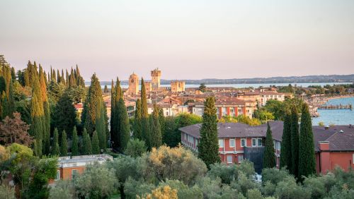 Ežero Garda, Sirmione, Italy, Kelionė, Turizmas, Europa, Vaizdas, Vaizdingas, Debesys, Dangus, Vasara, Kraštovaizdis, Gamta, Lauke, Dusk, Gamtos Kraštovaizdis, Peizažas, Skaligerio Pilis, Vakaras, Twilight, Saulėlydis