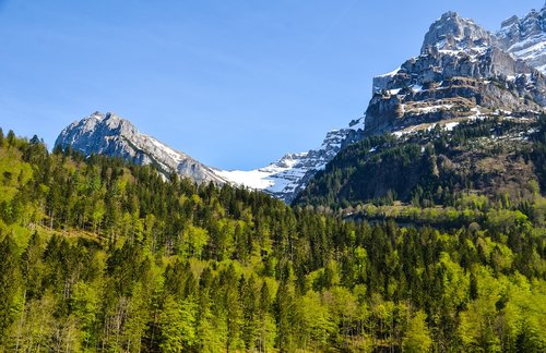 Ežeras Klöntal,  Vrenelisgärtli,  Summit,  Kalnai,  Pobūdį,  Dangus,  Kraštovaizdis,  Glarus,  Šveicarija,  Kalnų Viršūnių Susitikimas,  Sniegas,  Kalnų,  Panorama,  Alpine,  Miškas,  Klöntal,  Glärnisch