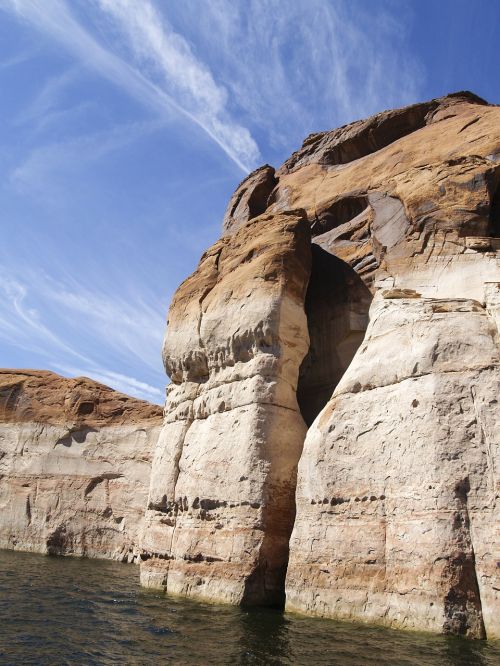 Ežero Powell, Arizona, Usa, Turistų Atrakcijos, Lauke, Veikla, Vandens Sportas, Plaukiojimas, Maudytis, Banglenčių Sportas, Poilsis, Gamta, Kraštovaizdis, Raudona, Akmenys, Debesys, Vasara, Peizažas, Natūralus, Natūralus Vanduo, Ežeras, Rezervuaras, Kaimas