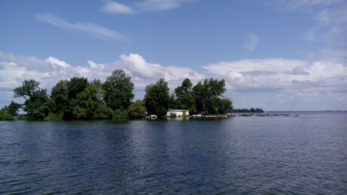 St-François Ežeras, Navigacija, Salų Restoranas