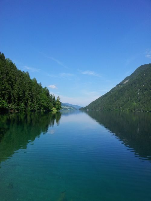 Ežeras Weissensee, Ligoninė Draujuje, Karintija, Austria, Kraštovaizdis, Gamta, Kalnas, Valtys, Alpių