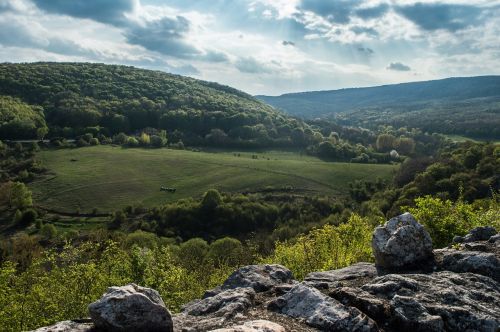 Kraštovaizdis, Laukas, Dangus, Mėlynas, Žalias, Gamta, Pavasaris, Saulės Šviesa, Ūkis, Žemdirbystė, Kaimas, Horizontas, Žemė, Debesis, Lauke, Saulėtas, Šalis, Csesnek, Bakony