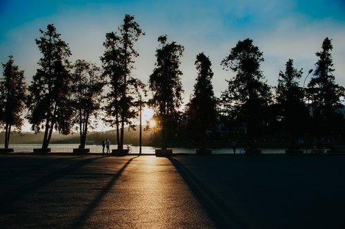 Kraštovaizdis,  Sunrise,  Žmonių,  Pobūdį,  Lauke,  Vaikas,  Siluetas,  Dangus,  Žolė,  Laisvalaikis,  Rokas,  Patinas,  Laisvė,  Vyras,  Didelis,  Rašyti,  Saulėlydžio,  Įveikti,  Vaikai,  Tėvas,  Ežeras,  Sėdi,  Vaikas,  Debesys,  Vaizdingas