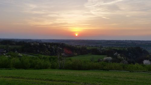 Langhe, Saulėlydis, Vasara